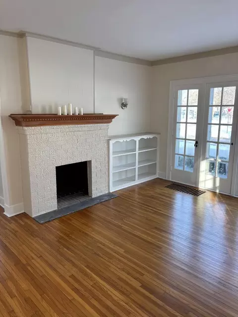 Living - 803 E North St, Morris, IL 60450 photo 2 of 4