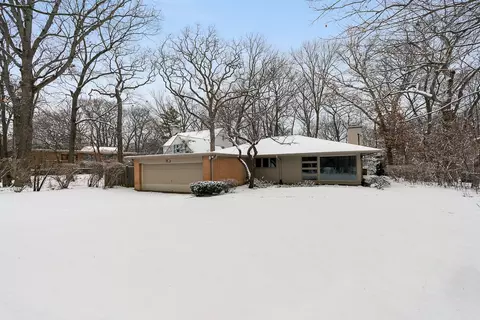 135 Lakewood Pl, Highland Park, IL 60035