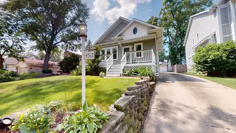 4512 Saratoga Ave, Downers Grove, IL 60515