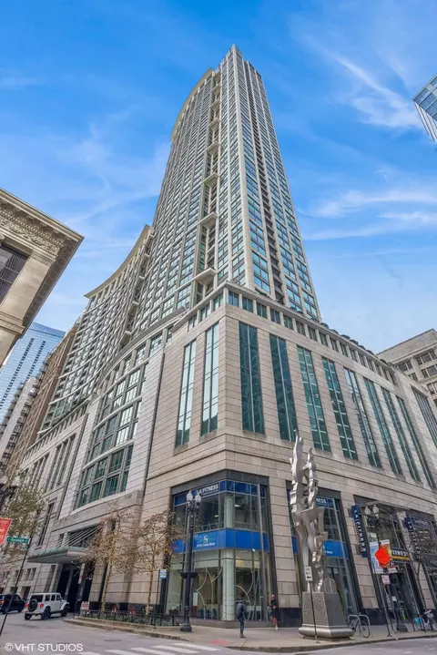 130 N Garland Ct #1406, Chicago, IL 60602