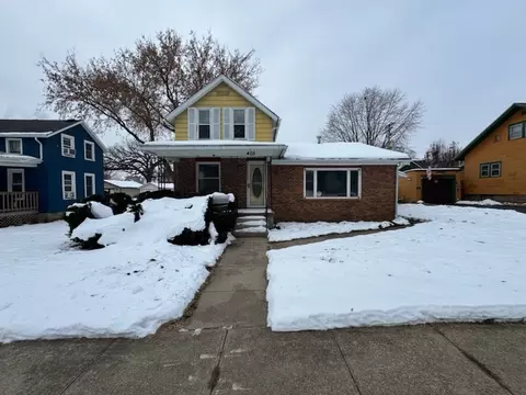 405 Broadway Ave, Sterling, IL 61081