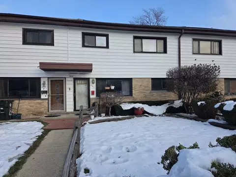 257 Dover Dr #C, Des Plaines, IL 60018