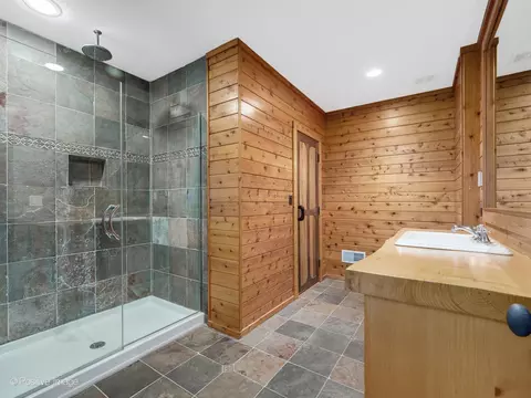 Bath - 48 Forest Gate Cir, Oak Brook, IL 60523 photo 7 of 7