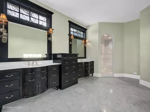 Bath - 48 Forest Gate Cir, Oak Brook, IL 60523 photo 1 of 7