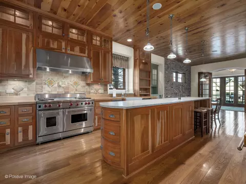 Kitchen - 48 Forest Gate Cir, Oak Brook, IL 60523 photo 2 of 6