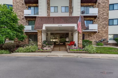 3300 N Carriageway Dr #317, Arlington Heights, IL 60004