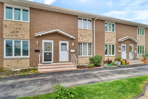 613 E 3rd St, Lockport, IL 60441
