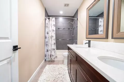 Bath - 1920 Jester Ln, Algonquin, IL 60102 photo 5 of 6