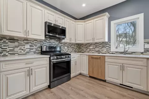 Kitchen - 1920 Jester Ln, Algonquin, IL 60102 photo 2 of 3