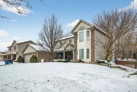 Exterior - 1920 Jester Ln, Algonquin, IL 60102 photo 2 of 4