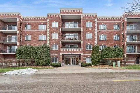 100 N Gary Ave #408, Wheaton, IL 60187