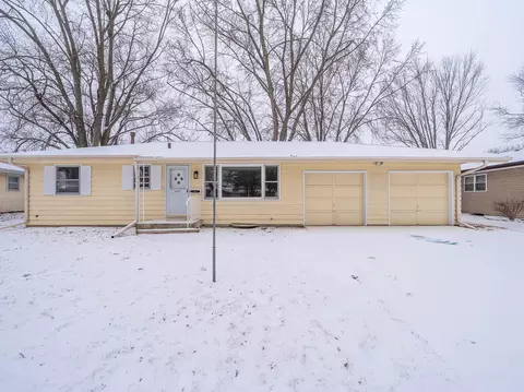 1940 Richard St, Aurora, IL 60506