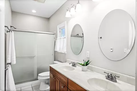 Bath - 2296 Deer Ridge Ct, Carlock, IL 61725 photo 2 of 4