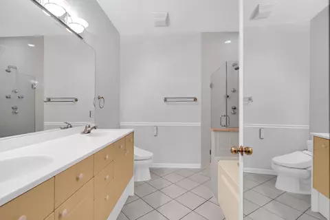Bath - 1740 Melise Dr, Glenview, IL 60025 photo 1 of 5