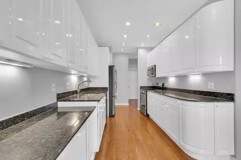 Kitchen - 1740 Melise Dr, Glenview, IL 60025 photo 2 of 2