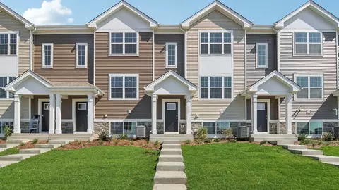 917 Briar Glen Ct, Hampshire, IL 60140
