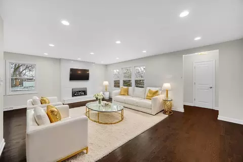 Living - 2800 174th St, Hazel Crest, IL 60429 photo 3 of 7