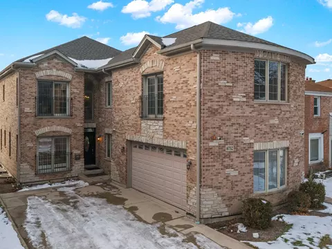 6732 N East Prairie Rd, Lincolnwood, IL 60712