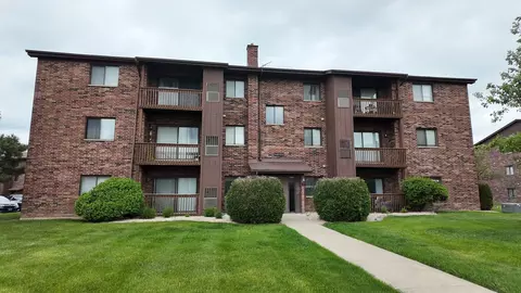 15711 Peggy Ln #7, Oak Forest, IL 60452