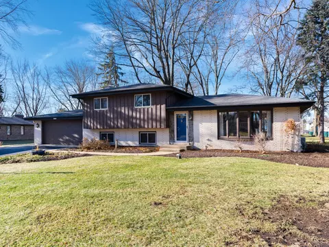 10 S144 Ridge Rd, Naperville, IL 60565