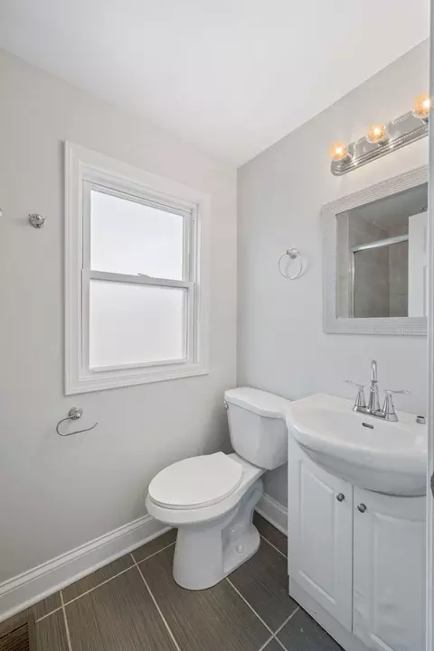 Bath - 1924 13th Ave, Broadview, IL 60155 photo 3 of 5