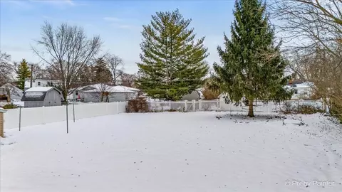 Exterior - 321 E Ardmore Ave, Roselle, IL 60172 photo 7 of 7