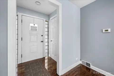 Entry Way - 321 E Ardmore Ave, Roselle, IL 60172 photo 1 of 3