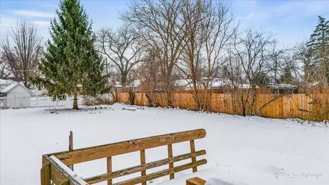 Exterior - 321 E Ardmore Ave, Roselle, IL 60172 photo 4 of 7
