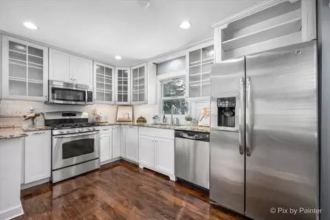 Kitchen - 321 E Ardmore Ave, Roselle, IL 60172 photo 1 of 3