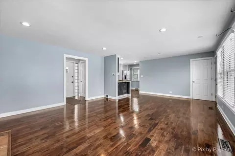 Living - 321 E Ardmore Ave, Roselle, IL 60172 photo 2 of 4
