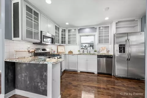 Kitchen - 321 E Ardmore Ave, Roselle, IL 60172 photo 3 of 3