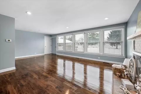 Living - 321 E Ardmore Ave, Roselle, IL 60172 photo 1 of 4