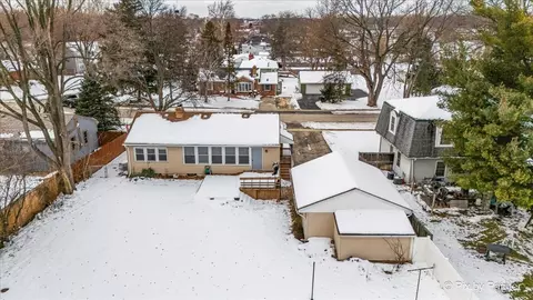 View/Area - 321 E Ardmore Ave, Roselle, IL 60172 photo 2 of 7