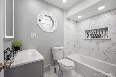 Bath - 321 E Ardmore Ave, Roselle, IL 60172 photo 1 of 2