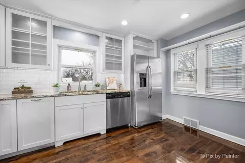 Kitchen - 321 E Ardmore Ave, Roselle, IL 60172 photo 2 of 3