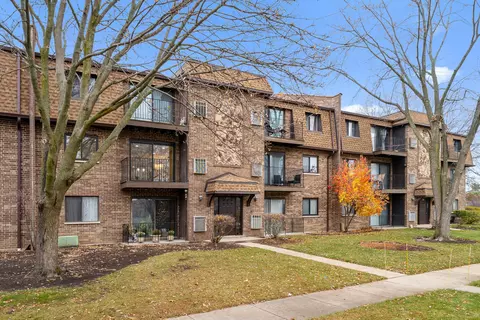 129 W Brandon Ct #23, Palatine, IL 60067