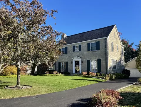 250 Dennis Ln, Glencoe, IL 60022