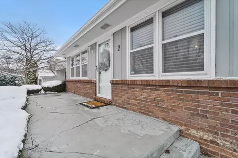2 Yew Ct, Bloomington, IL 61701 photo 2