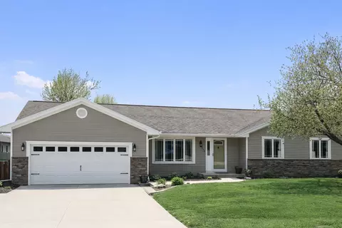 502 W Kenneth Dr, Heyworth, IL 61745