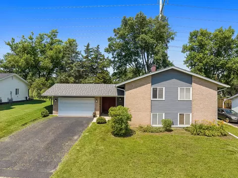6308 Macarthur Dr, Woodridge, IL 60517