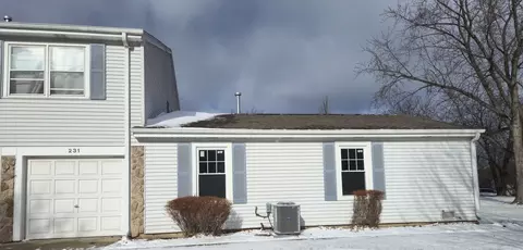 231 Harvest Ct, Vernon Hills, IL 60061