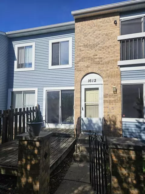 1612 Islandview Ct, Hoffman Estates, IL 60169