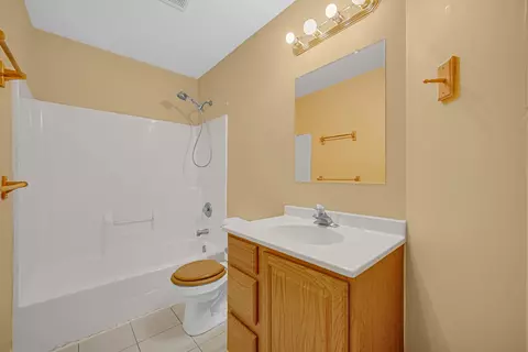 Bath - 15619 Homan Ave, Markham, IL 60428 photo 2 of 3