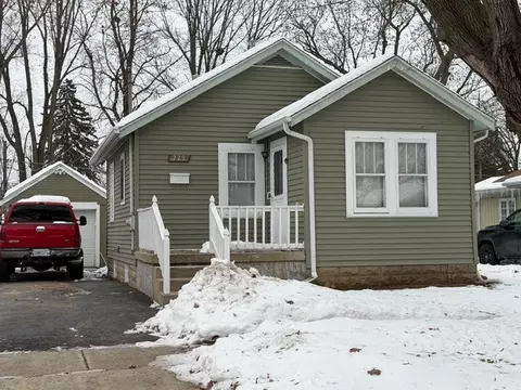 Exterior - 229 S Edison Ave, Elgin, IL 60123 photo 3 of 5