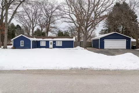 39285 N Garnett Ave, Beach Park, IL 60099