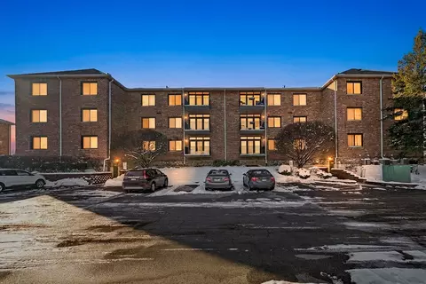 11001 Deblin Ln #203, Oak Lawn, IL 60453