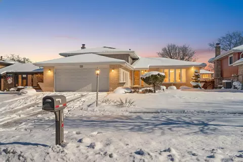 15755 Ridgeland Ave, Oak Forest, IL 60452