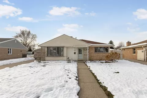 1090 W Grant Dr, Des Plaines, IL 60016