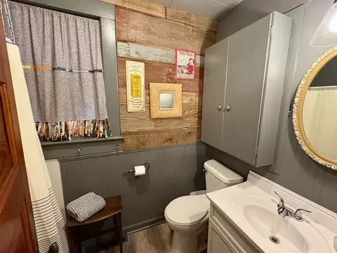 Bath - 802 Paddock Ave, Ashton, IL 61006 photo 1 of 3