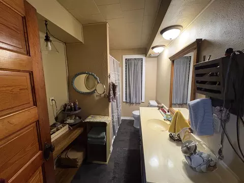 Bath - 802 Paddock Ave, Ashton, IL 61006 photo 3 of 3